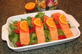 Salmon with oranges and spinach